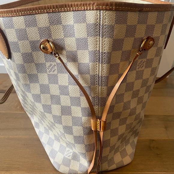 (SOLD). Authentic Louis Vuitton Neverfull MM Azur - Picture 9 of 12